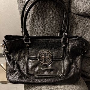 Tory Burch Black Leather Logo Satchel has crossbody strap